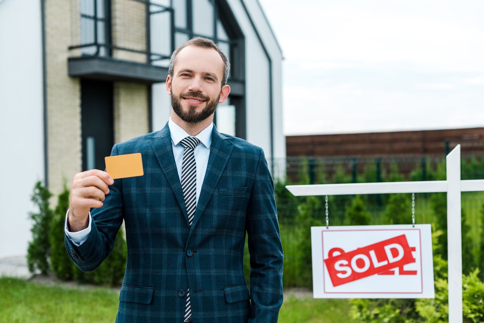 10-Benefits-of-Hiring-a-Real-Estate-Agent